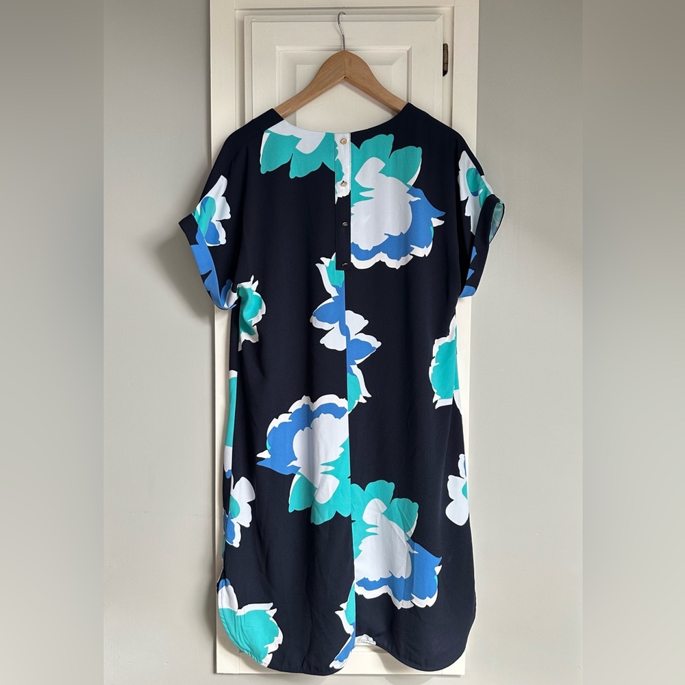 A New Day || Womens Floral Print Short Sleeve V-Neck Crepe Dress in Navy